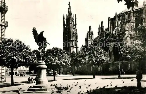 AK / Ansichtskarte Bordeaux Pigeons de la Cathedrale St Andre Tour Pey Berland Bordeaux