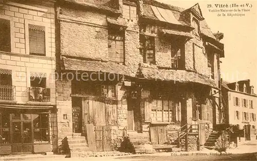 AK / Ansichtskarte Vitre_d_Ille et Vilaine Vieilles Maisons de la Place de la Republique  Vitre_d_Ille et Vilaine