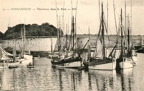 AK / Ansichtskarte Concarneau_Finistere Thonniers dans le Port Concarneau_Finistere