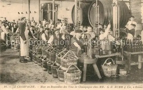 AK / Ansichtskarte Reims_Champagne_Ardenne Mise en Bouteilles des Vins de Champagne  Reims_Champagne_Ardenne