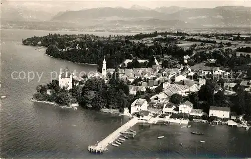 AK / Ansichtskarte Yvoire Vue generale aerienne sur le Lac Leman et le Village Yvoire