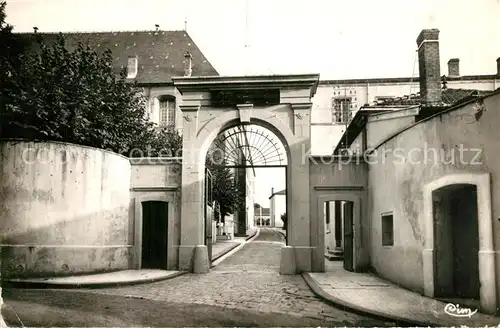 AK / Ansichtskarte Billom Ecole Militaire Billom