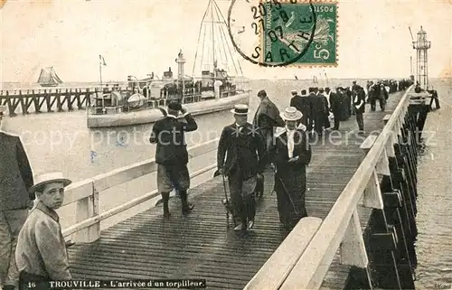 AK / Ansichtskarte Trouville sur Mer Arrivee d un Torpilleur Trouville sur Mer