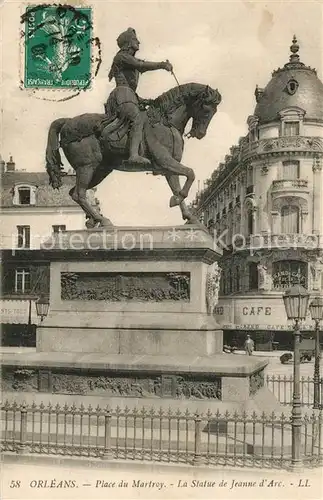 AK / Ansichtskarte Orleans_Loiret Place du Martroy Statue de Jeanne d`Arc Orleans_Loiret