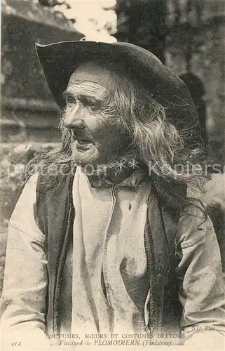 AK / Ansichtskarte Plomodiern Costumes Moeurs et Cosumes Bretons Plomodiern