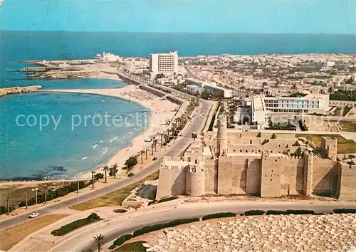 AK / Ansichtskarte Monastir Le Ribat et Boulevard front de mer Fort Seepromenade Fliegeraufnahme Monastir