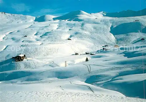 AK / Ansichtskarte Fideris Ski  und Berghaus Heuberge Parsenn Blick gegen Schoenbuehl Parsennroute Wintersportplatz Alpen Fideris