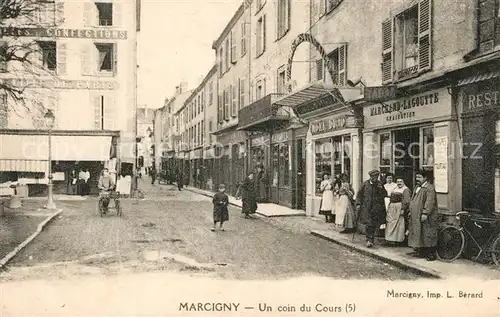 AK / Ansichtskarte Marcigny Un coin du Cours Marcigny
