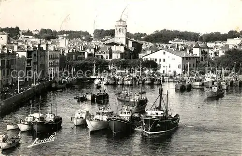 AK / Ansichtskarte Saint Jean de Luz Le Port des Pecheurs La maison de lInfante lEglise la maison des Louis XIV Saint Jean de Luz