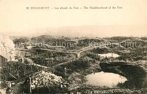 AK / Ansichtskarte Douaumont Les abords du Fort  Douaumont