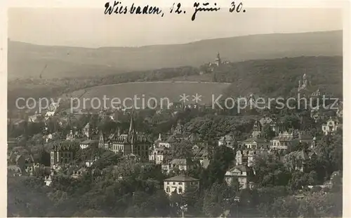 AK / Ansichtskarte Wiesbaden Panorama Blick auf Neroberg und Russische Kapelle Wiesbaden