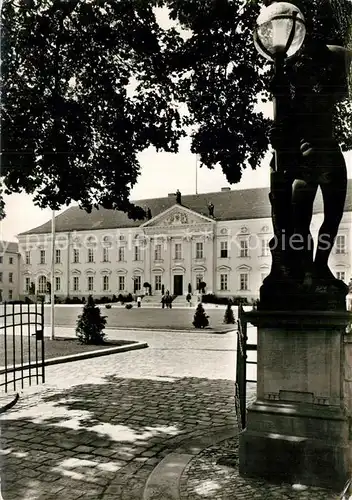 AK / Ansichtskarte Berlin Schloss Bellevue Berliner Sitz des Bundespraesidenten Statue Denkmal Berlin