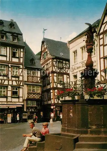 AK / Ansichtskarte Bernkastel Kues Altstadt Fachwerkhaeuser Marktbrunnen Bernkastel Kues
