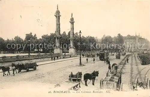 AK / Ansichtskarte Bordeaux Les Colonnes Rostrales Bordeaux