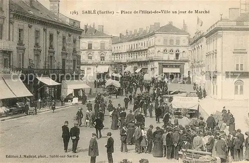 AK / Ansichtskarte Sable sur Sarthe Place de l Hotel de Ville Marche Sable sur Sarthe