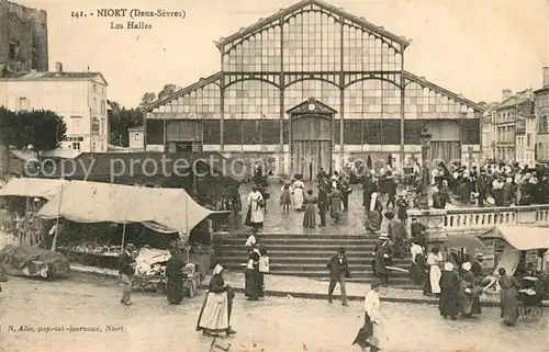 AK / Ansichtskarte Niort Les Halles Niort