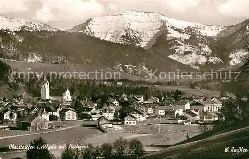 AK / Ansichtskarte Oberstaufen Gesamtansicht mit Blick zum Hochgrat Allgaeuer Alpen Oberstaufen