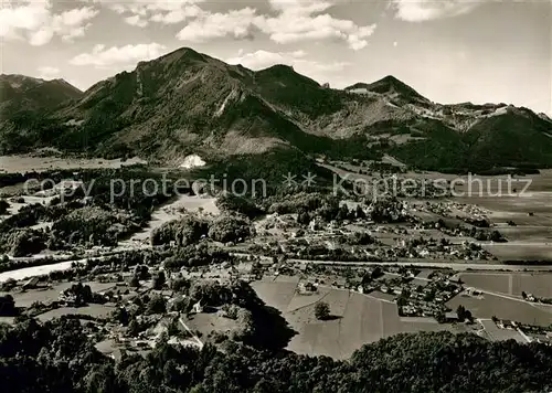 AK / Ansichtskarte Marquartstein Gesamtansicht mit Hochplatte Bayerische Alpen Fliegeraufnahme Marquartstein