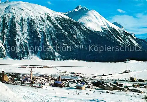 AK / Ansichtskarte Samedan Gesamtansicht mit Alpenpanorama im Winter Samedan