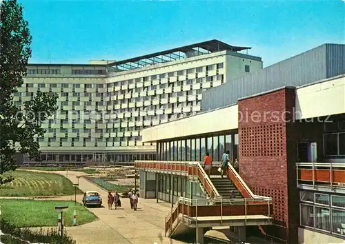 AK / Ansichtskarte Klink_Waren FDGB Ferienobjekt Erholungsheim Herbert Warnke Innenhof Klink Waren