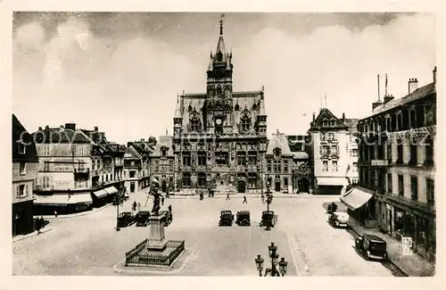 AK / Ansichtskarte Compiegne_Oise Place de lHotel de Ville Compiegne Oise