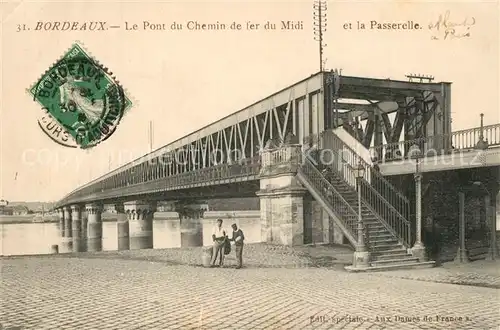AK / Ansichtskarte Bordeaux Le Pont du Chemin de fer du Midi et la Passerelle Bordeaux