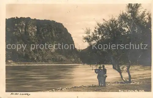 AK / Ansichtskarte St_Goarshausen Uferpartie am Rhein Loreley Felsen St_Goarshausen