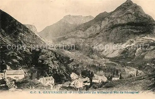 AK / Ansichtskarte Gavarnie_Hautes Pyrenees Un coin du Village et Pic de Secugual Gavarnie Hautes Pyrenees