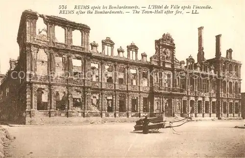 AK / Ansichtskarte Reims_Champagne_Ardenne apres le bombardement Hotel de Ville apres l incendie Reims_Champagne_Ardenne