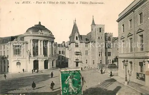 AK / Ansichtskarte Agen_Lot_et_Garonne Place de l Hotel de Ville Musee et Theatre Ducourneau Agen_Lot_et_Garonne