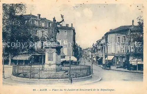 AK / Ansichtskarte Agen_Lot_et_Garonne Place du 14 Juillet et Boulevard de la Republique Monument Agen_Lot_et_Garonne