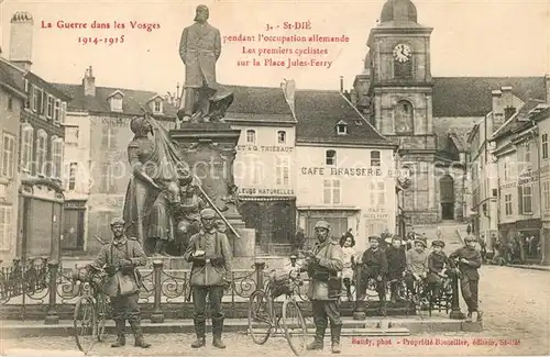 AK / Ansichtskarte Saint Die des Vosges Pendant l occupation allemande Place Jules Ferry Monument Grande Guerre 1914 1915 Saint Die des Vosges