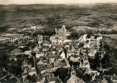 AK / Ansichtskarte Vezelay Eglise Abbatiale de la Madeleine XIIe siecle vue aerienne Vezelay