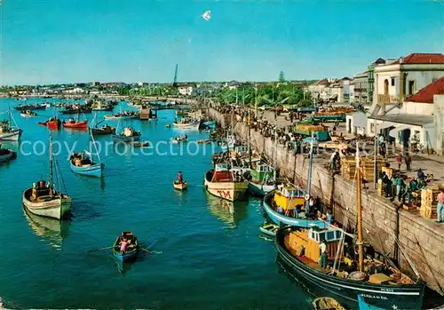 AK / Ansichtskarte Portimao Barcos de pesca e vista parcial Portimao