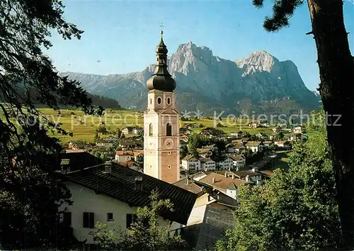 AK / Ansichtskarte Kastelruth_Suedtirol Motiv mit Kirche im Hintergrund der Schlern Dolomiten Kastelruth_Suedtirol
