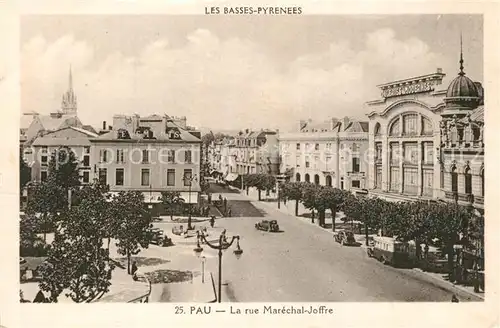 AK / Ansichtskarte Pau Les Basses Pyrenees Rue Marechal Joffre Pau
