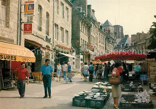 AK / Ansichtskarte Guingamp La place du Centre Guingamp