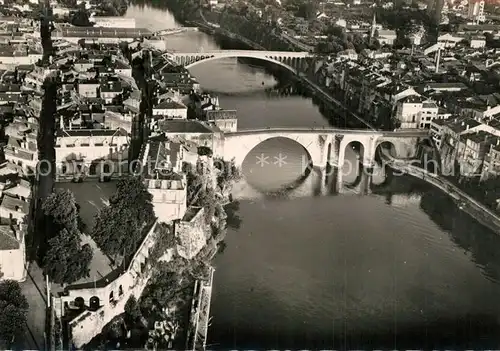 AK / Ansichtskarte Villeneuve sur Lot Vue aerienne La Place de la Mairie et les deux Ponts sur le Lot Villeneuve sur Lot