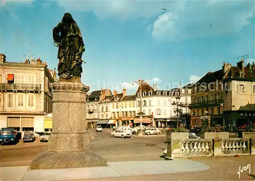 AK / Ansichtskarte Avallon Place et Statue Vauban Avallon