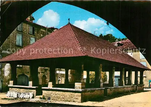 AK / Ansichtskarte Caylus La Vieille Halle vue des Couverts Caylus