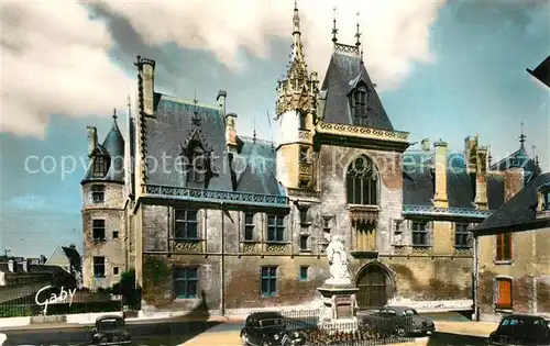 AK / Ansichtskarte Bourges Palais Jacques Coeur Statue Monument Bourges