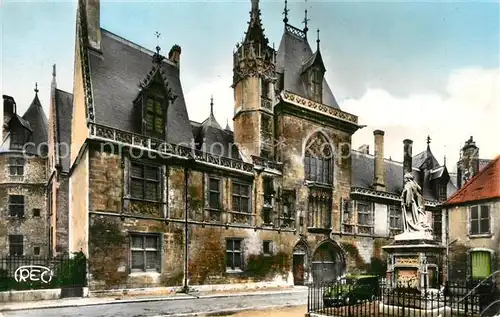 AK / Ansichtskarte Bourges Hotel Jacques Coeur XVe siecle Statue Monument Bourges