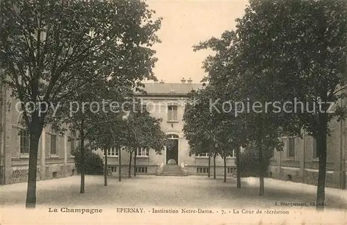 AK / Ansichtskarte Epernay_Marne Institution Notre Dame Cour de recreation Epernay Marne