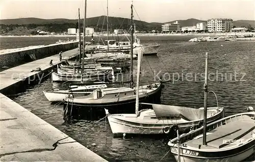 AK / Ansichtskarte Le_Lavandou La Jetee Bateaux a voile Le_Lavandou