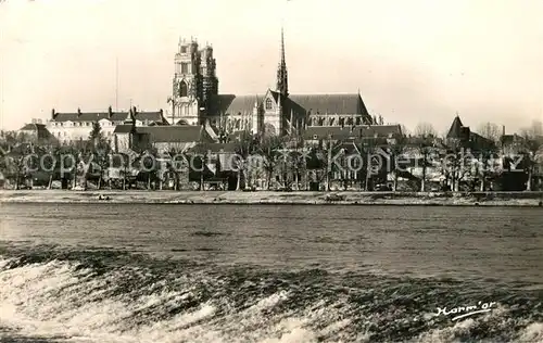 AK / Ansichtskarte Orleans_Loiret La Cathedrale et la Loire Orleans_Loiret