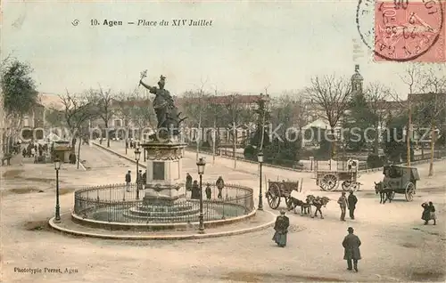 AK / Ansichtskarte Agen_Lot_et_Garonne Place du XIV Juillet Monument Statue Agen_Lot_et_Garonne