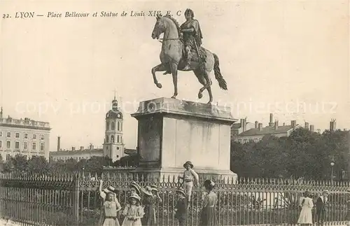 AK / Ansichtskarte Lyon_France Place Bellecour Statue de Louis XIV Monument Lyon France
