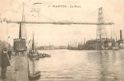 AK / Ansichtskarte Nantes_Loire_Atlantique Le port et Pont Transbordeur Nantes_Loire_Atlantique