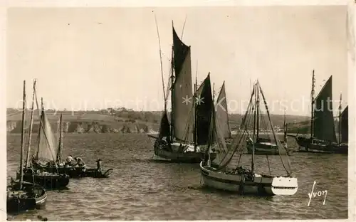 AK / Ansichtskarte Douarnenez Port Bateaux Voiliers Douarnenez