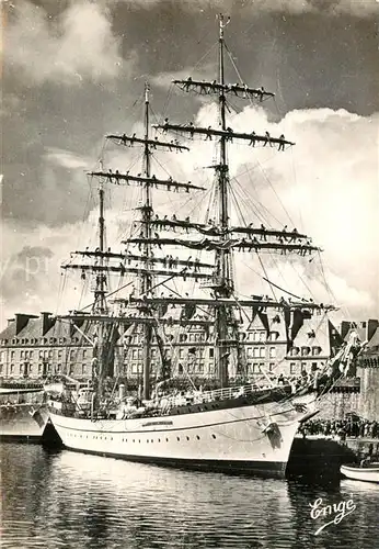 AK / Ansichtskarte Saint Malo_Ille et Vilaine_Bretagne Bassin Vauban Trois mats Gorch Fock Barque ecole de la marine allemande Saint Malo_Ille et Vilaine